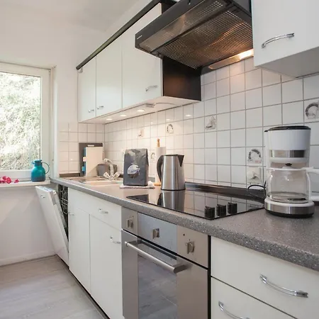 Welcome In - In Winterberg-niedersfeld Met Balkon En Berging 温特贝格